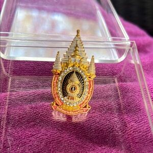 Elegant Gold and Silver Filigree Brooch with Thai Influence